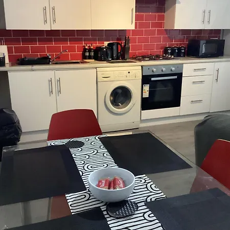 Spacious 3 Bed By Free Wifi And Netflix Apartment *