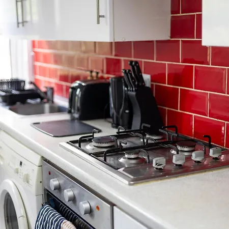 Spacious 3 Bed By Free Wifi And Netflix Apartment