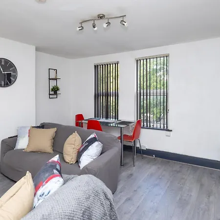 Spacious 3 Bed By Free Wifi And Netflix Apartment *