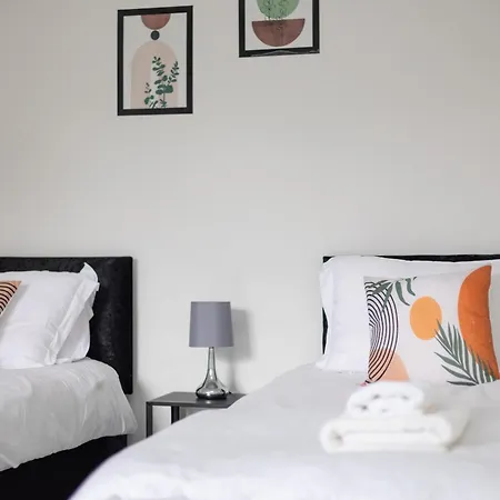 Spacious 3 Bed By Free Wifi And Netflix Apartment