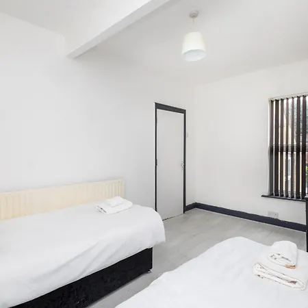 Spacious 3 Bed By Free Wifi And Netflix Лідс