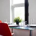 Spacious 3 Bed By Free Wifi And Netflix *