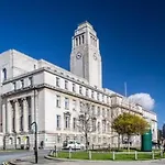 Spacious 3 Bed By Free Wifi And Netflix Leeds (West Yorkshire)
