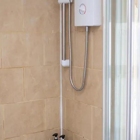 Spacious 3 Bed By Free Wifi And Netflix Апартаменты Лидс