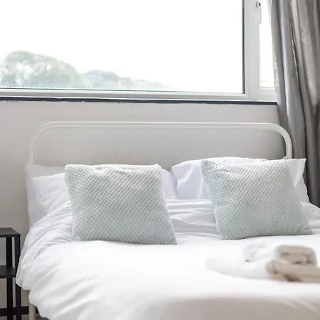 Апартаменты Spacious 3 Bed By Free Wifi And Netflix