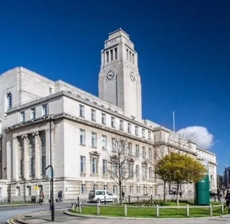 Spacious 3 Bed By Free Wifi And Netflix Лидс