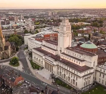 Апартаменты Spacious 3 Bed By Free Wifi And Netflix Лидс