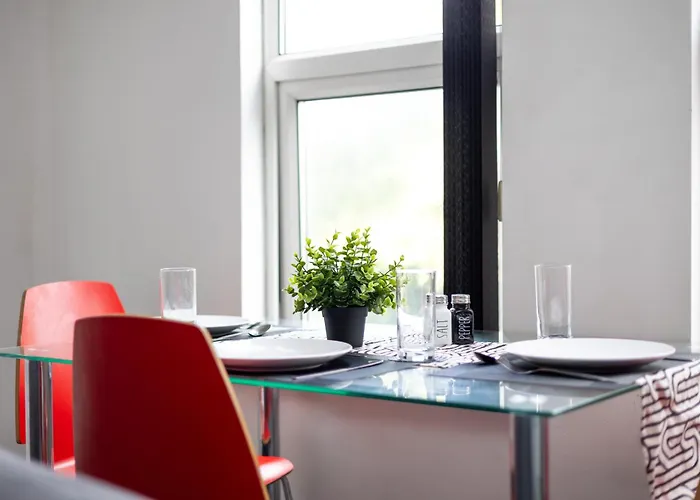 Spacious 3 Bed By Free Wifi And Netflix *