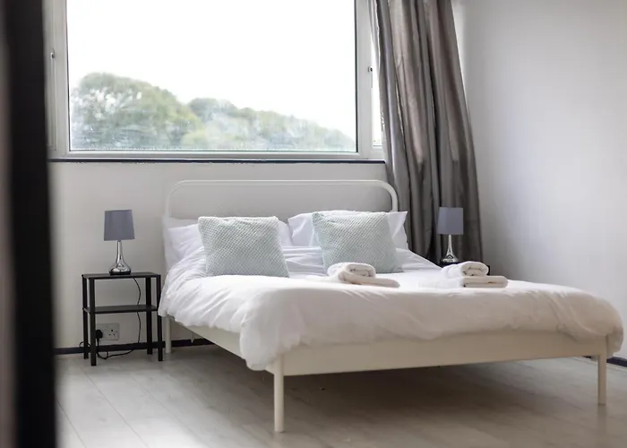 Apartment Spacious 3 Bed By Free Wifi And Netflix *