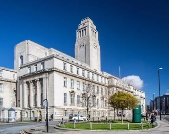 Spacious 3 Bed By Free Wifi And Netflix Leeds (West Yorkshire)