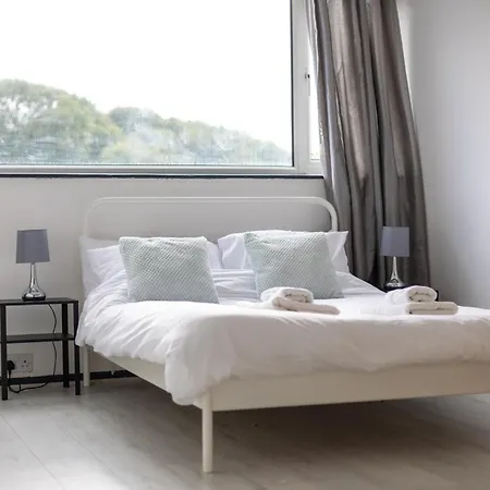 Appartement Spacious 3 Bed By Free Wifi And Netflix *