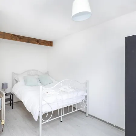 Spacious 3 Bed By Free Wifi And Netflix *