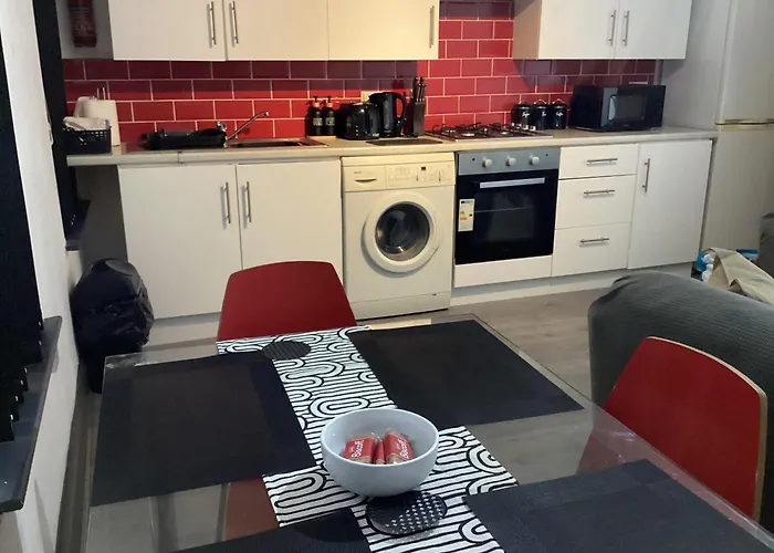 Spacious 3 Bed By Free Wifi And Netflix Апартаменти *