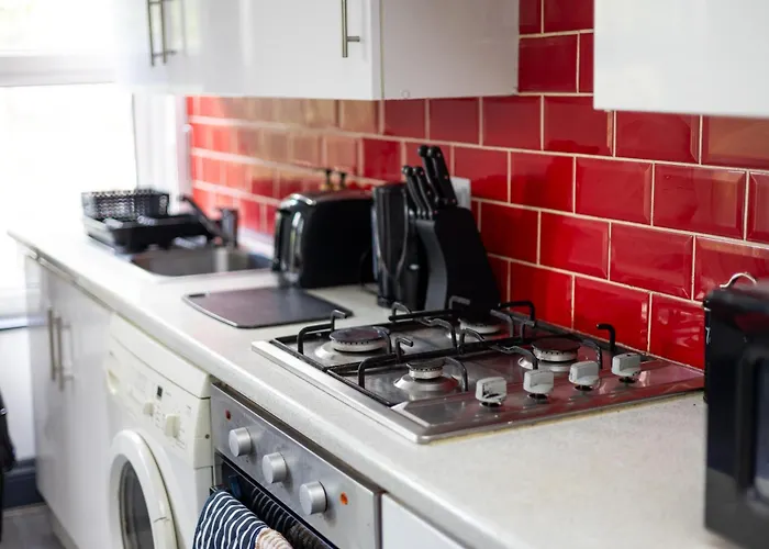 Spacious 3 Bed By Free Wifi And Netflix Апартаменти