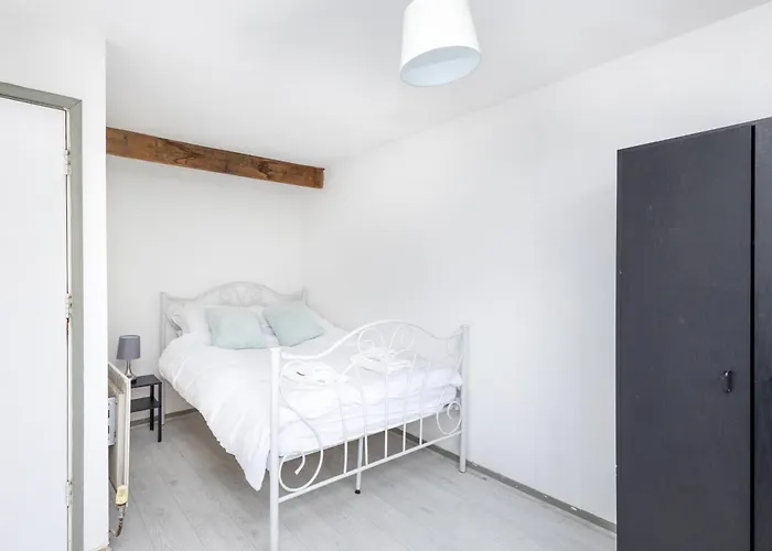 Spacious 3 Bed By Free Wifi And Netflix *