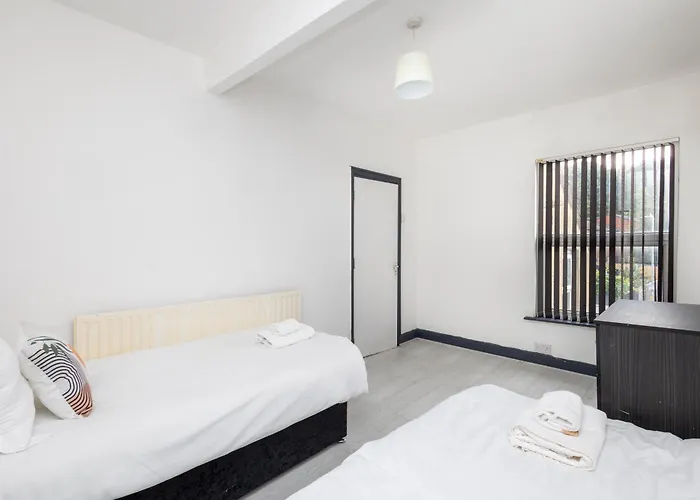 Spacious 3 Bed By Free Wifi And Netflix Лідс